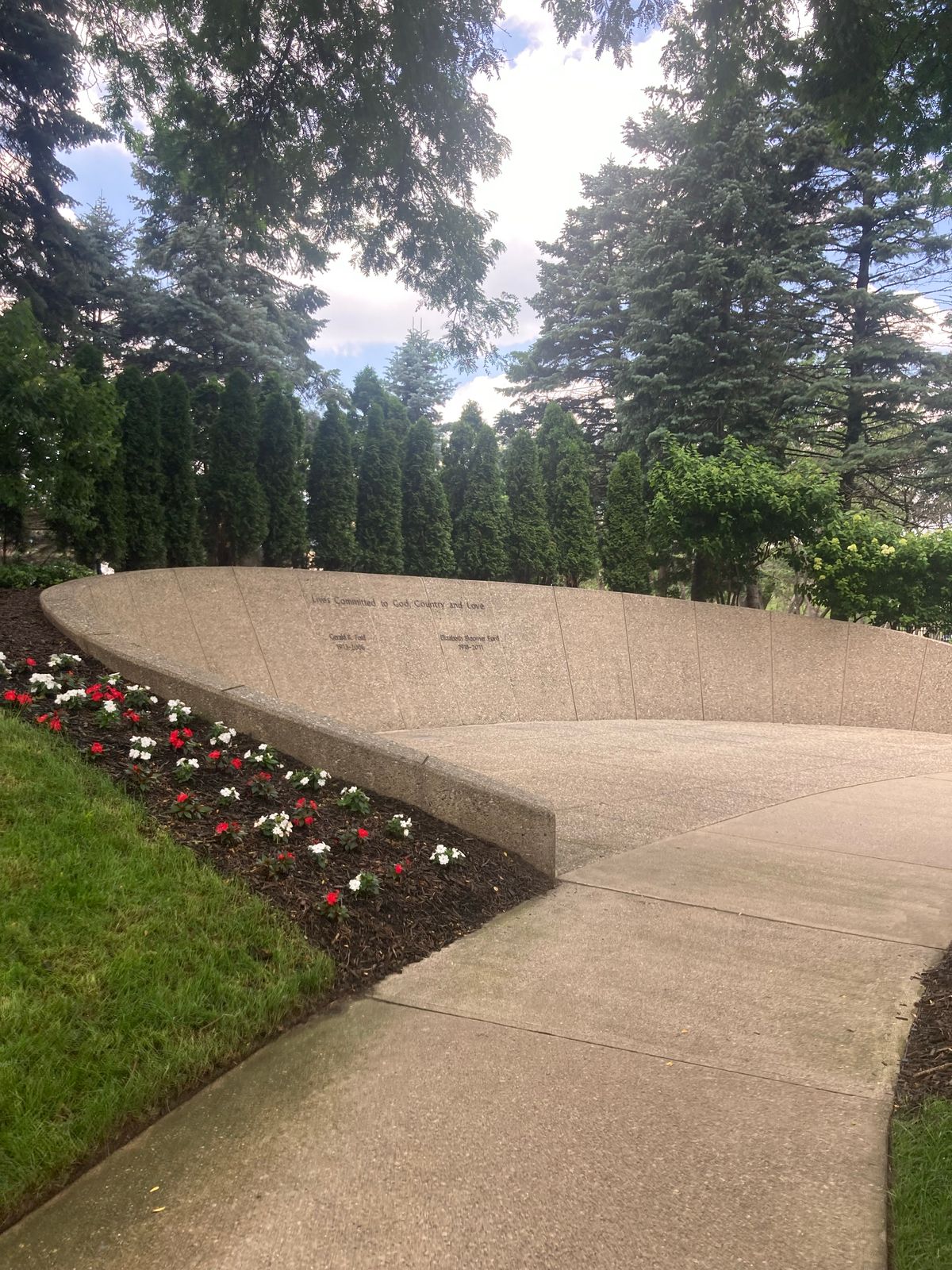 Gerald Ford's grave | Skate Seeker